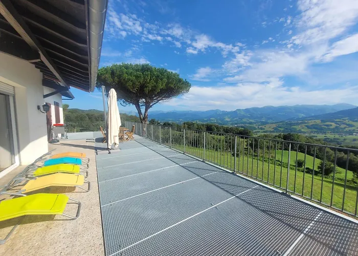 Maison Au Pays Basque, Calme Avec Vue Imprenable Sur Montagnes